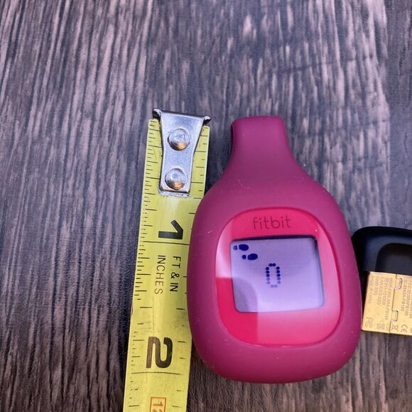 Fitbit Zip Wireless Activity Calories Steps Tracker Clip On Pedometer (Pink) - Picture 6 of 8